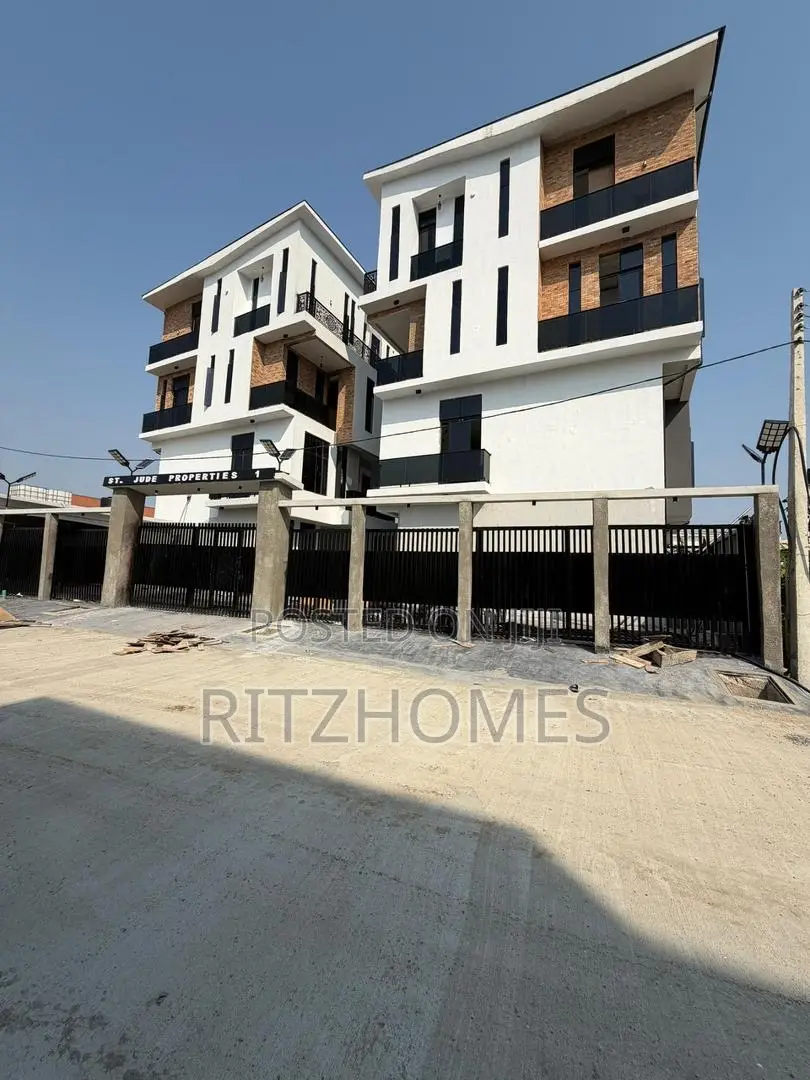 2bdrm Penthouse in Chevron for sale