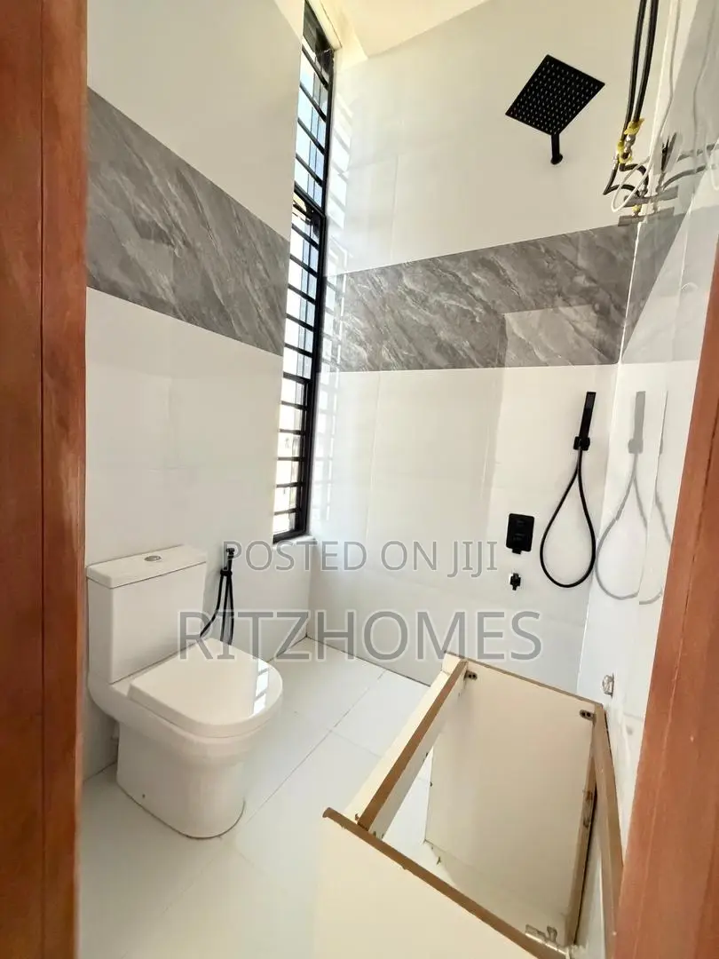 2bdrm Penthouse in Chevron for sale