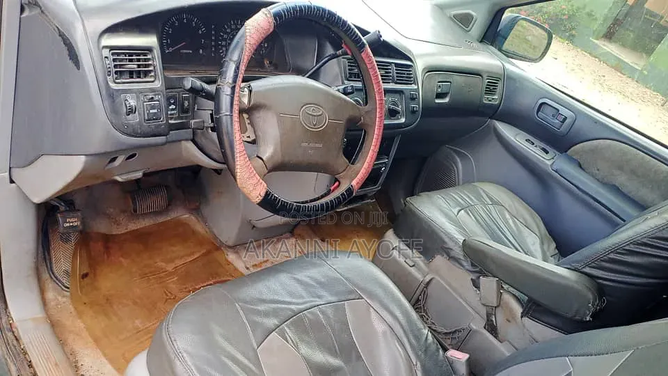 Toyota Sienna LE & 1 hatch 2000 Green