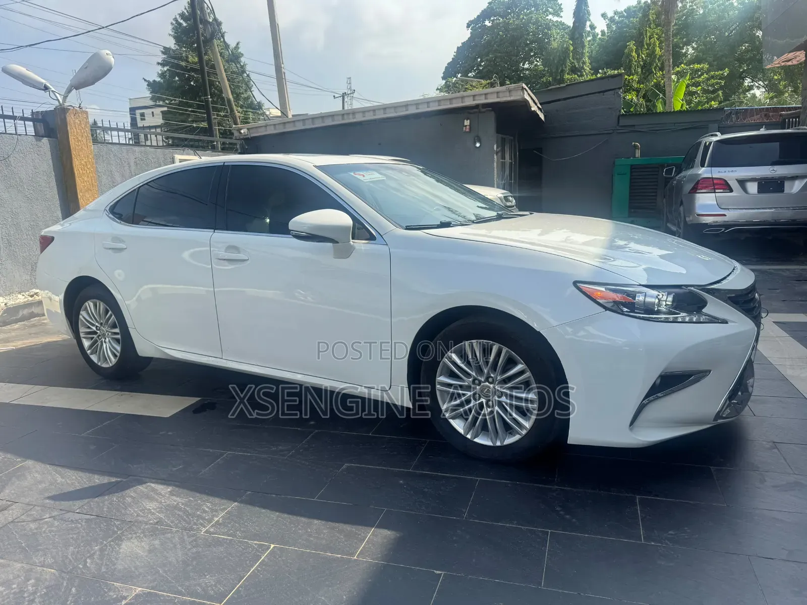Lexus ES 350 FWD 2014 White