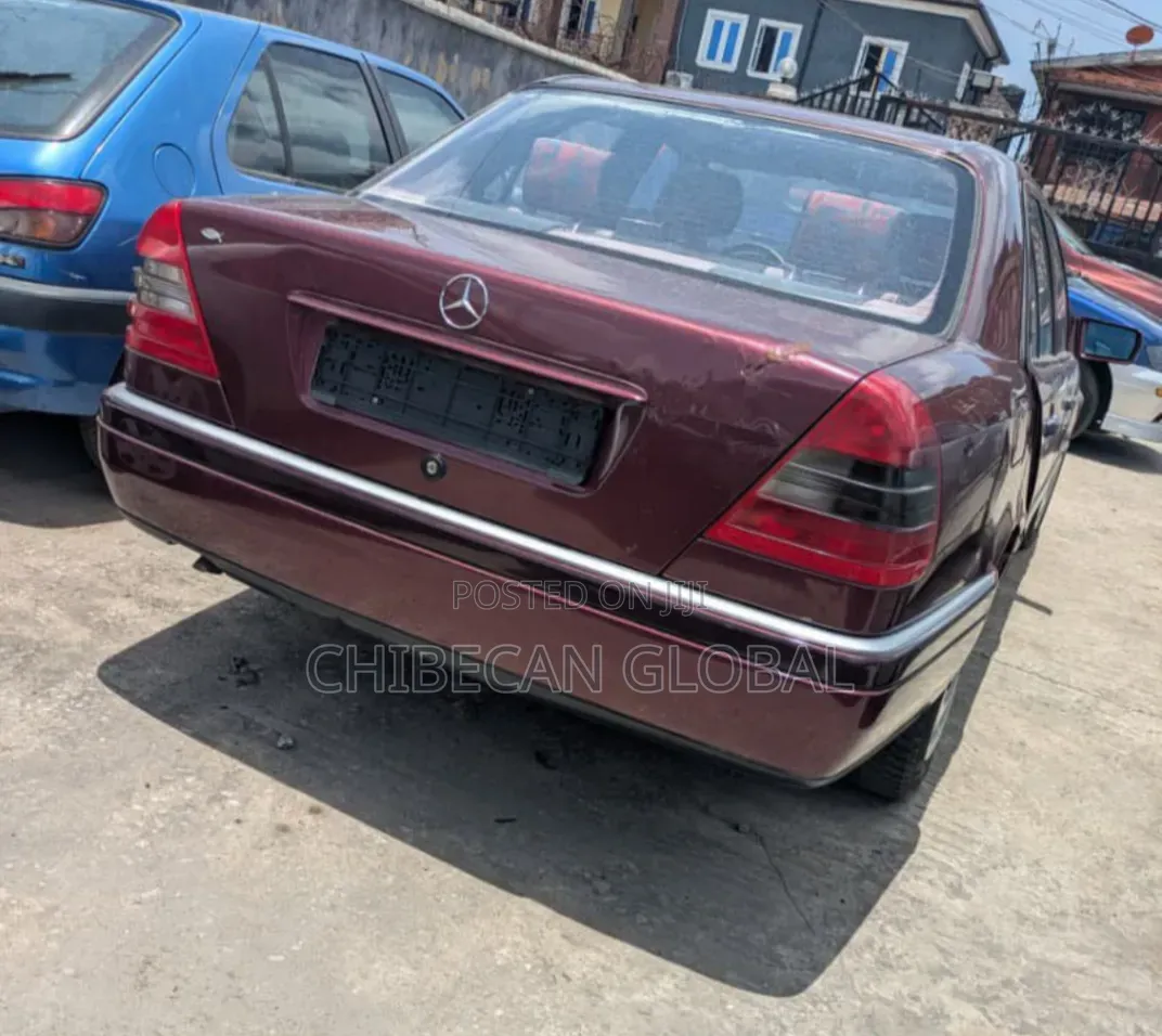 Mercedes-Benz C180 2000 Maroon