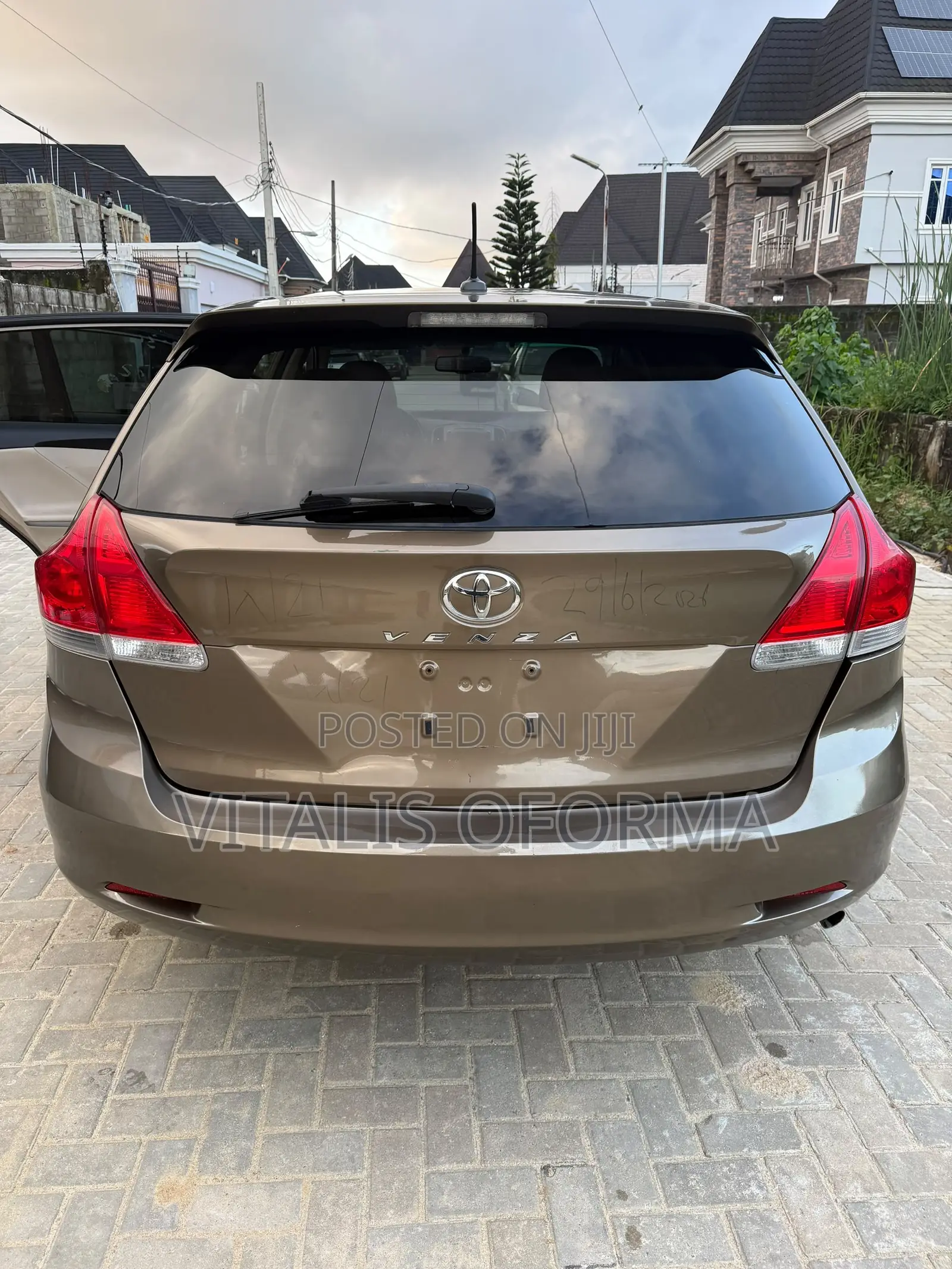 Toyota Venza LE 2011 Brown