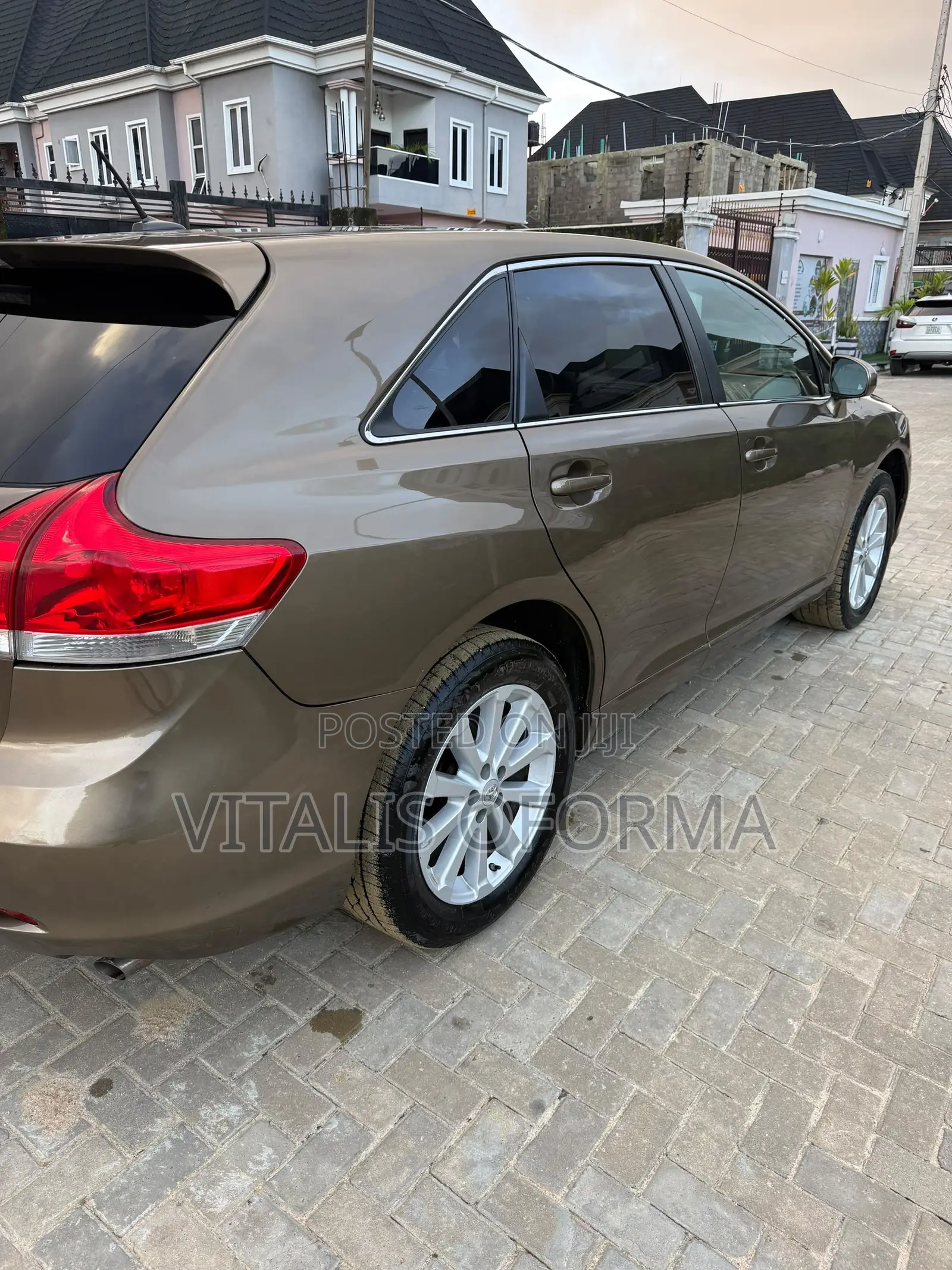 Toyota Venza LE 2011 Brown