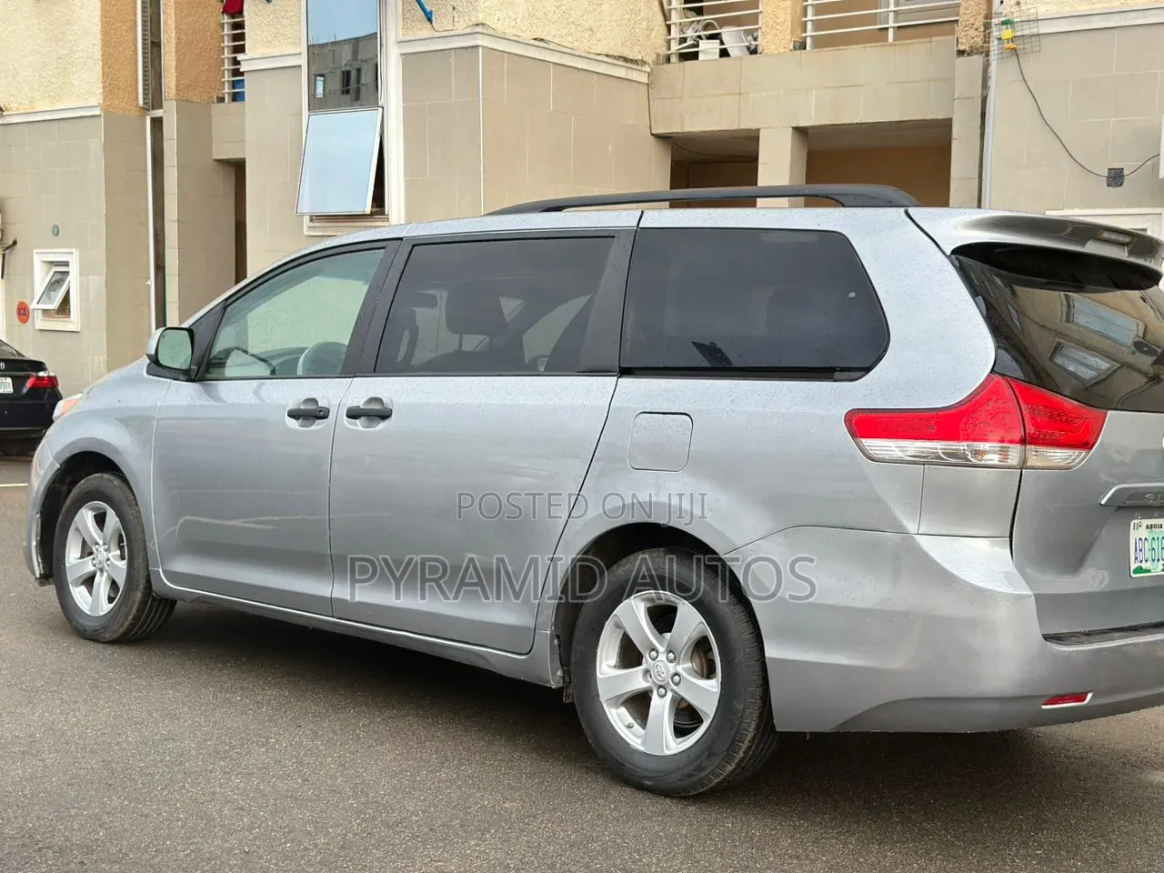 Toyota Sienna 2011 Silver