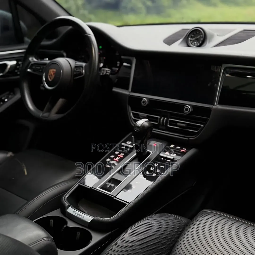 Porsche Macan 2023 Silver