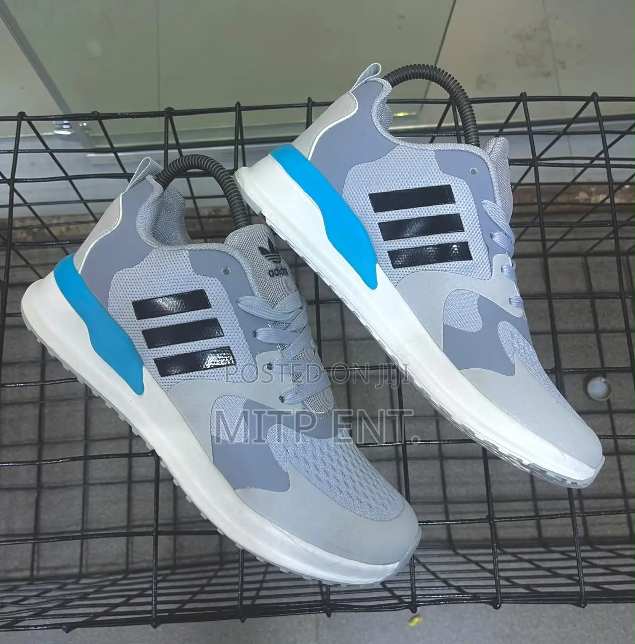 Adidas Runners (Sneakers)