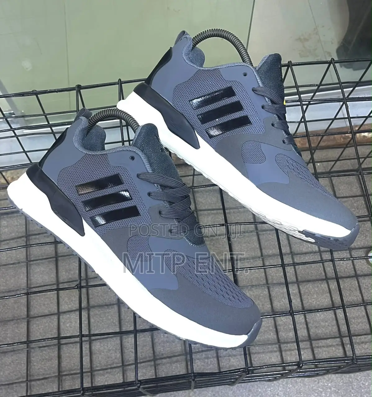 Adidas Runners (Sneakers)