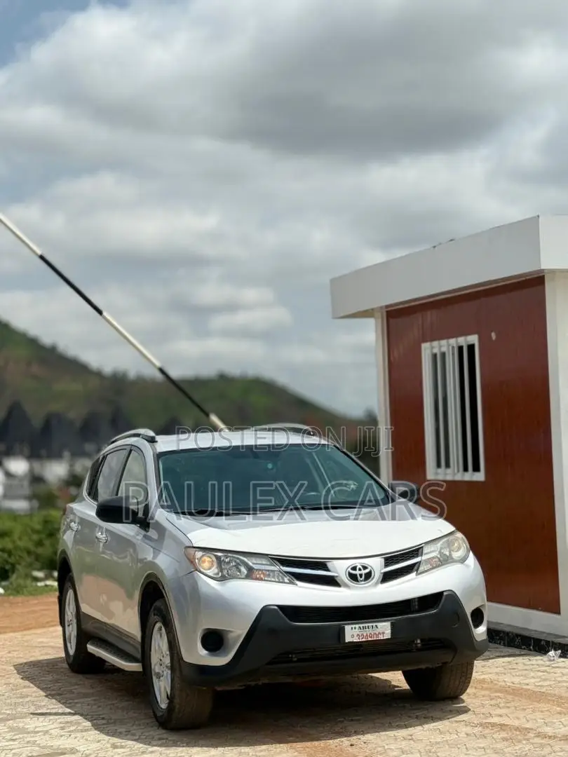 Toyota RAV4 LE FWD (2.5L 4cyl 6A) 2013 Silver