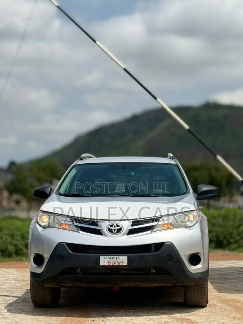 Toyota RAV4 LE FWD (2.5L 4cyl 6A) 2013 Silver