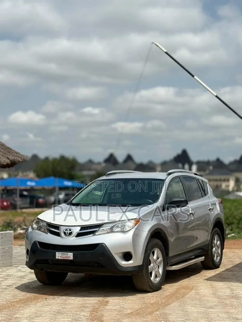 Toyota RAV4 LE FWD (2.5L 4cyl 6A) 2013 Silver