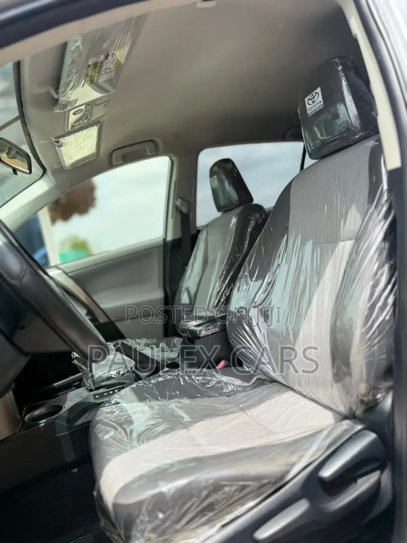 Toyota RAV4 LE FWD (2.5L 4cyl 6A) 2013 Silver