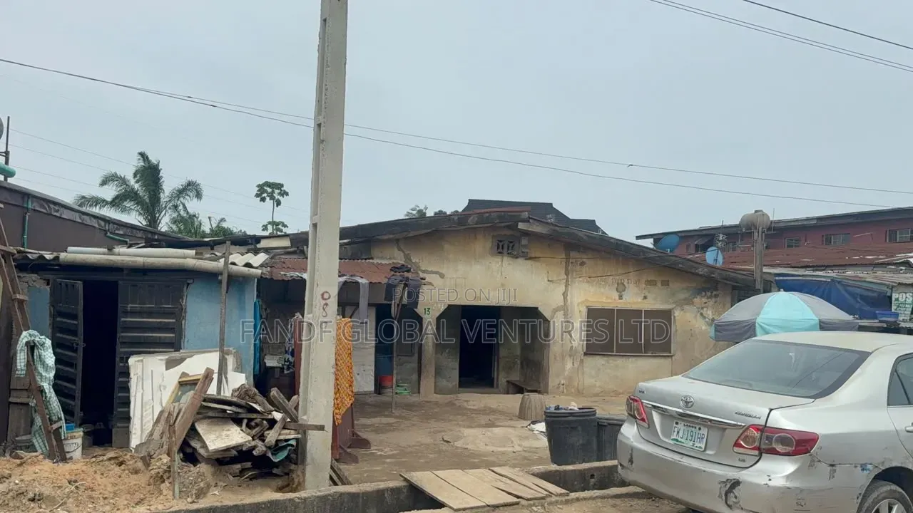 A Full Plot of Land for Sale in Ijesha. Surulere