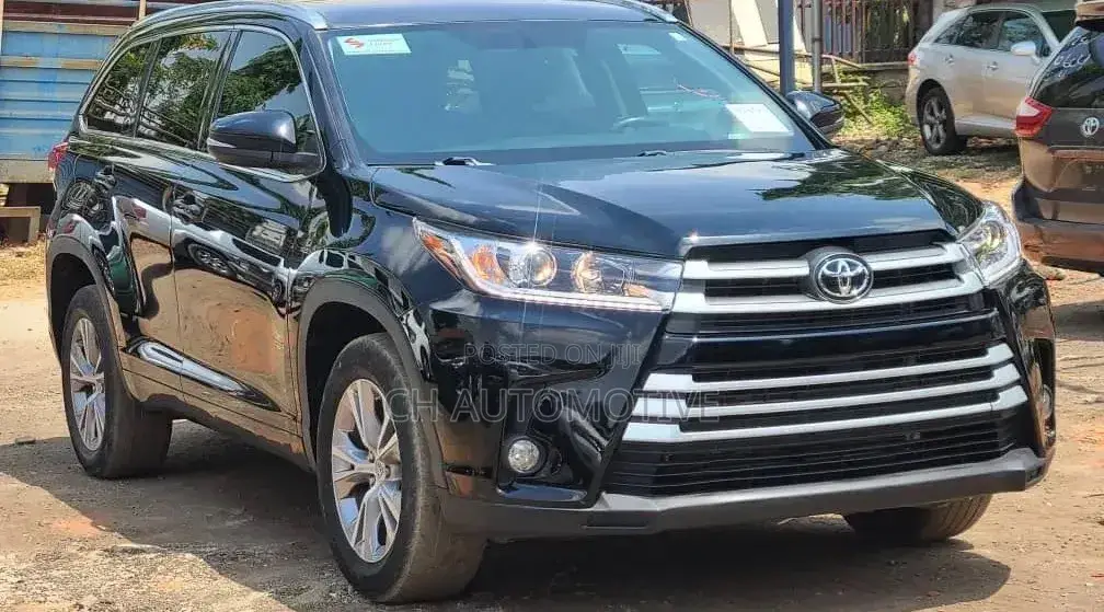 Toyota Highlander XLE 4dr SUV AWD (3.5L 6cyl 6A) 2015 Matt Black