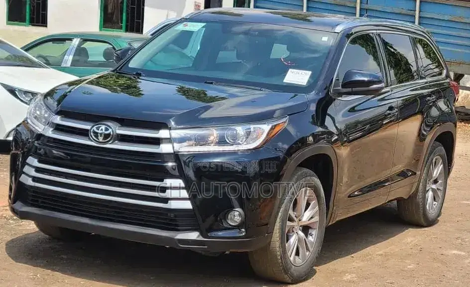 Toyota Highlander XLE 4dr SUV AWD (3.5L 6cyl 6A) 2015 Matt Black