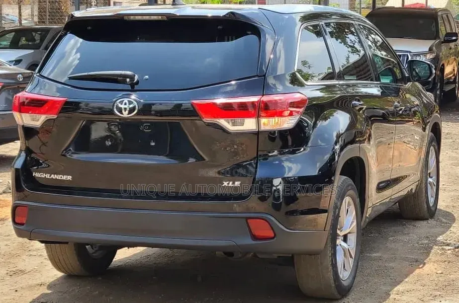 Toyota Highlander XLE 4dr SUV AWD (3.5L 6cyl 6A) 2015 Matt Black