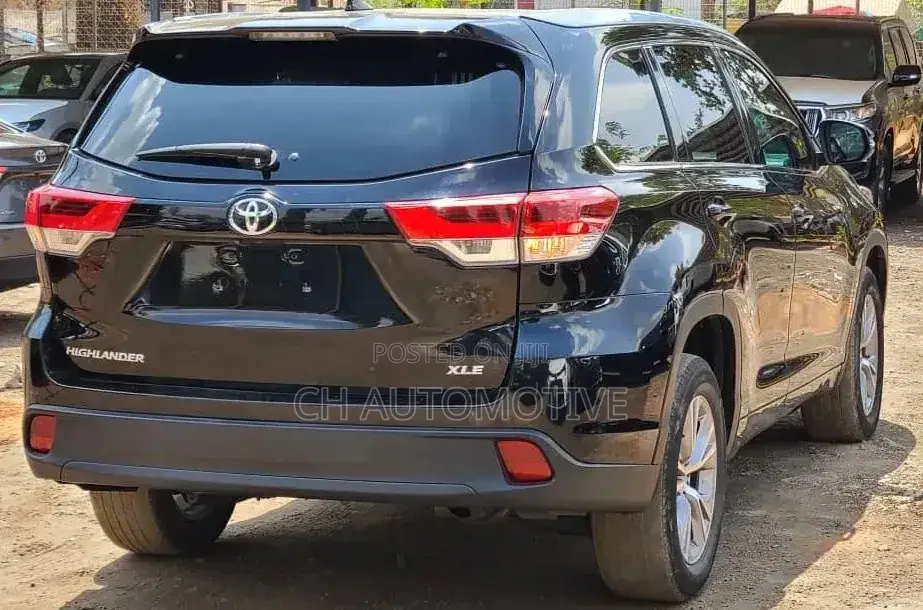 Toyota Highlander XLE 4dr SUV AWD (3.5L 6cyl 6A) 2015 Matt Black