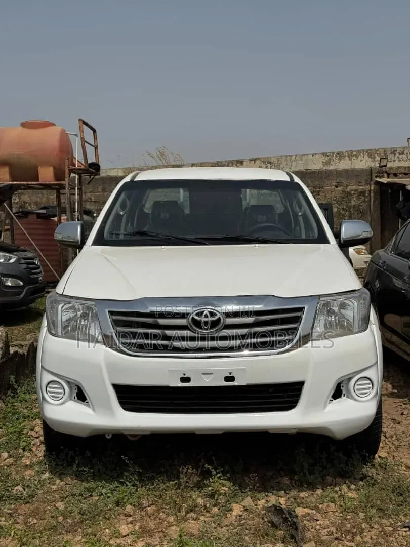 Toyota Hilux 2012 White