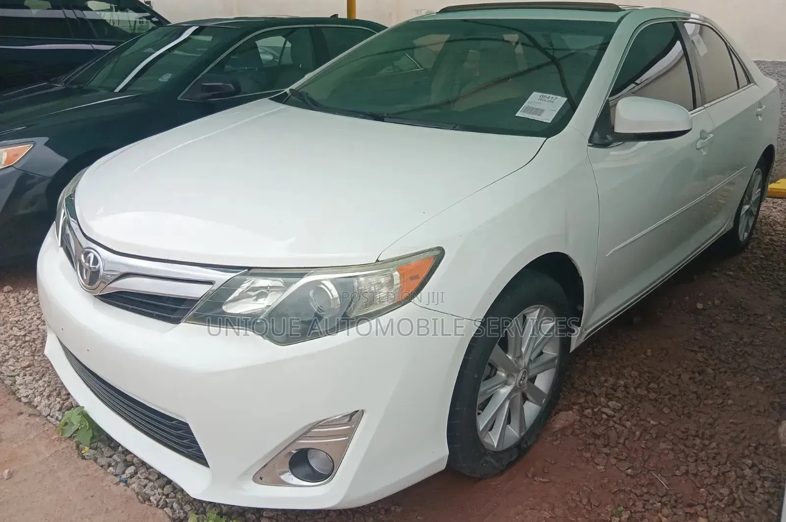 Toyota Camry XLE V6 4dr Sedan (3.5L 6cyl 6A) 2013 Off white