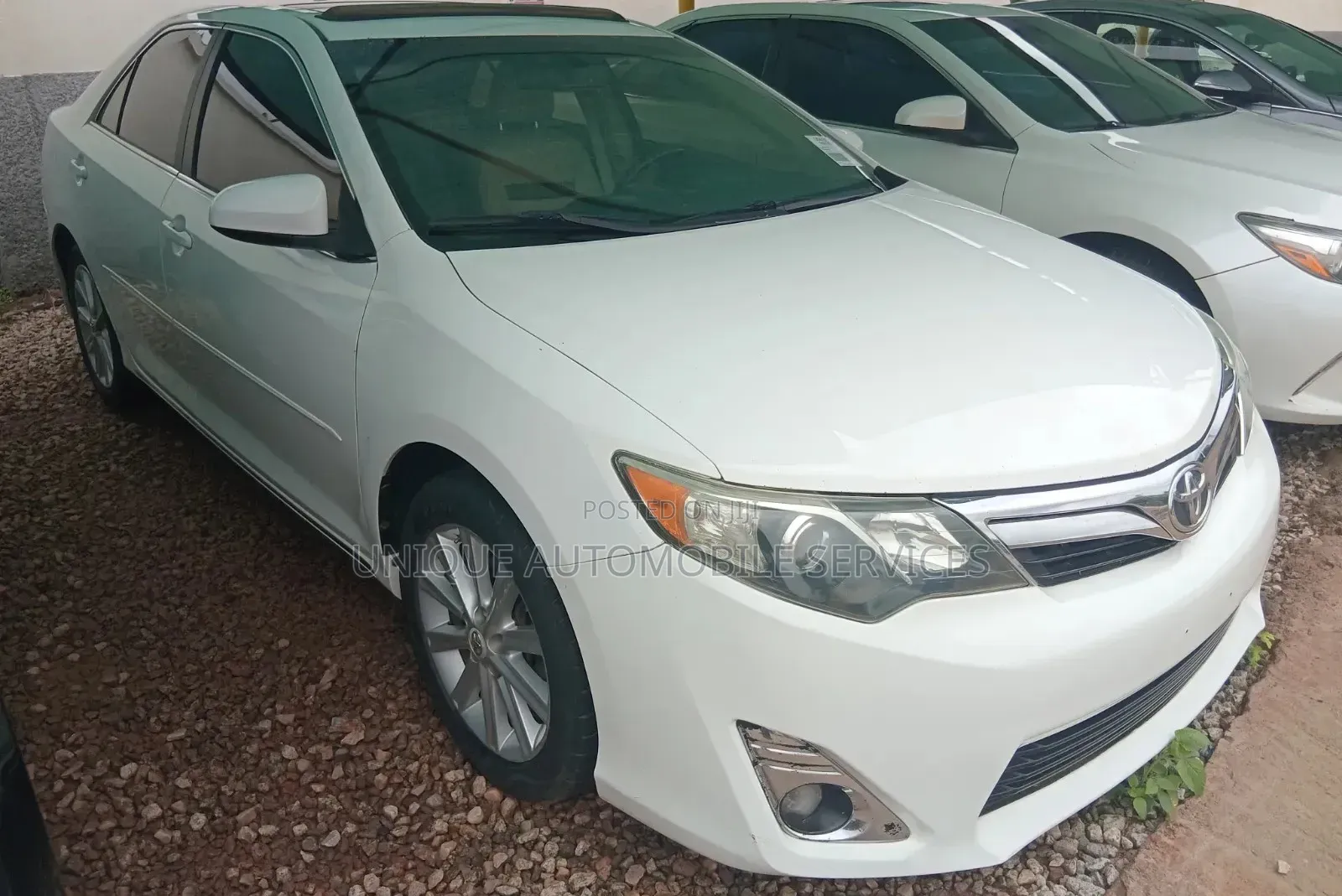 Toyota Camry XLE V6 4dr Sedan (3.5L 6cyl 6A) 2013 Off white