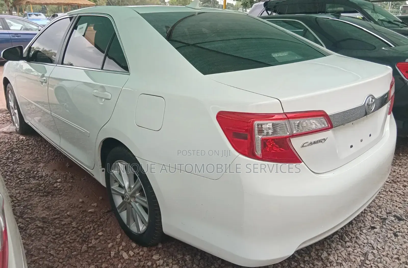 Toyota Camry XLE V6 4dr Sedan (3.5L 6cyl 6A) 2013 Off white