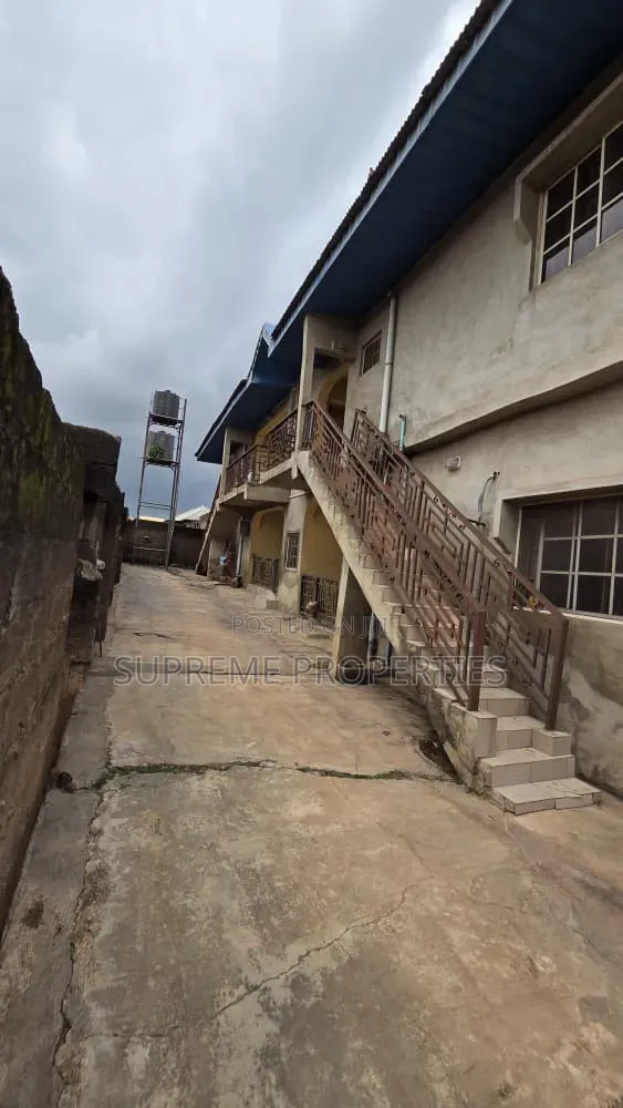 3bdrm Block of Flats in Akobo Oju Irin, Ibadan for sale