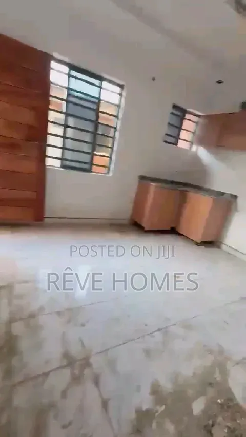 Mini Flat in Akoka for rent