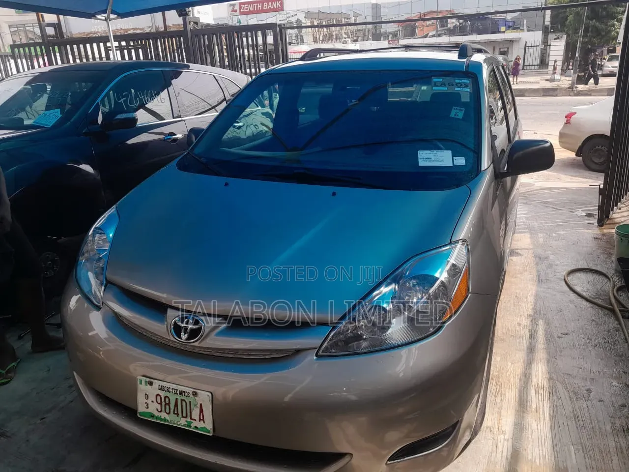 Toyota Sienna 2007 Gold
