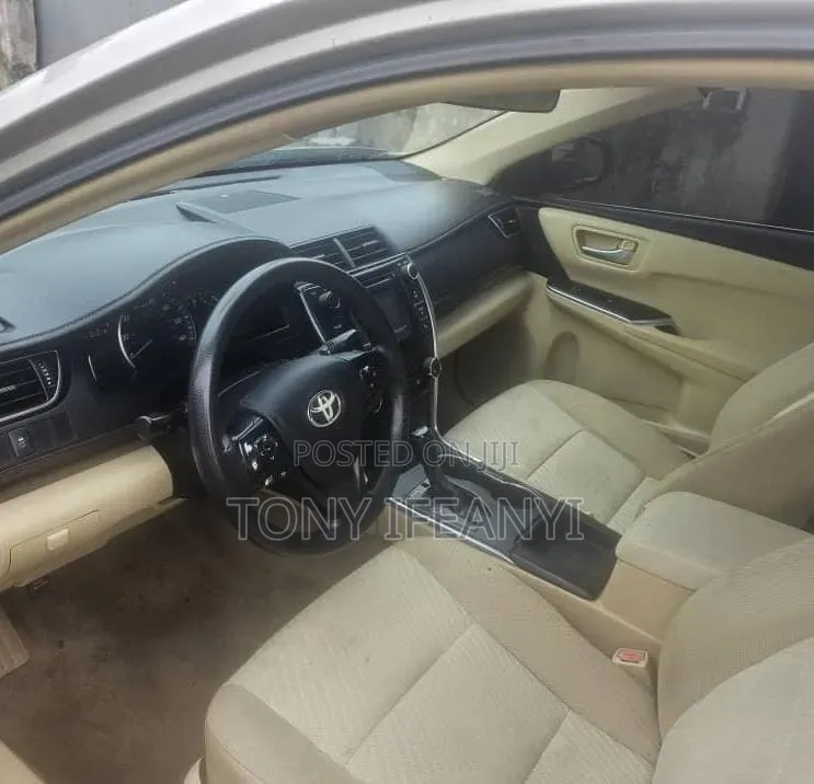 Toyota Camry LE 4dr Sedan (2.5L 4cyl 6A) 2015 Gold