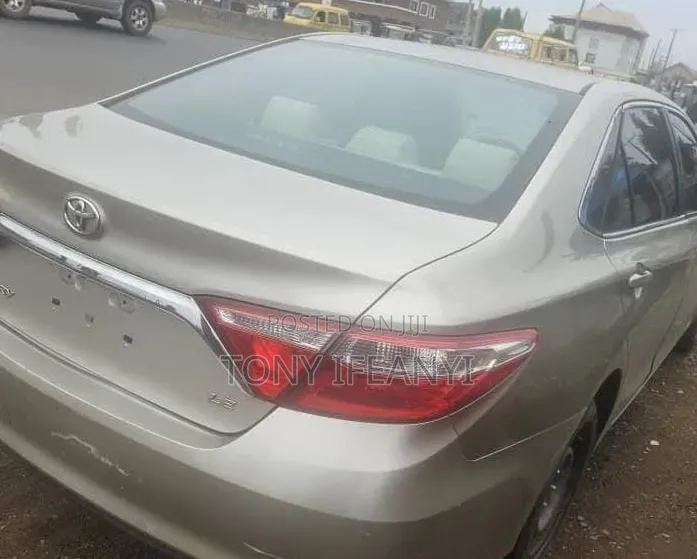Toyota Camry LE 4dr Sedan (2.5L 4cyl 6A) 2015 Gold