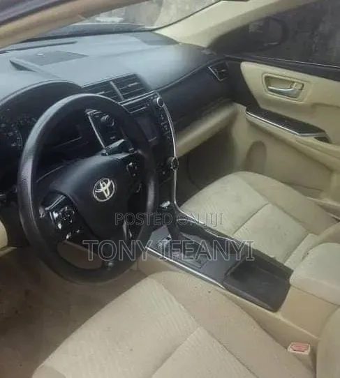 Toyota Camry LE 4dr Sedan (2.5L 4cyl 6A) 2015 Gold