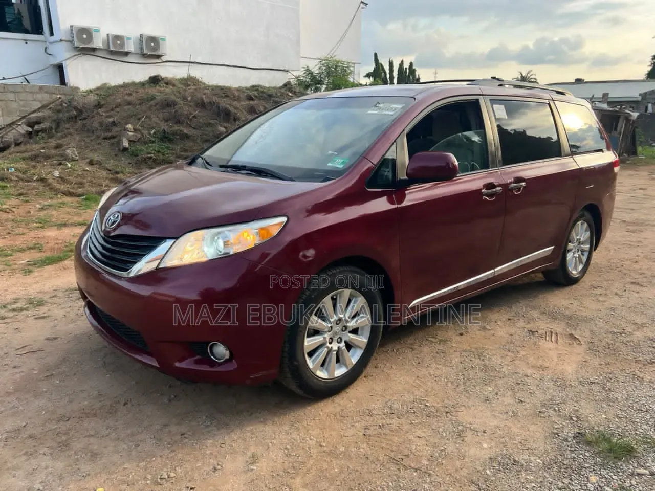 Toyota Sienna 2011 Red
