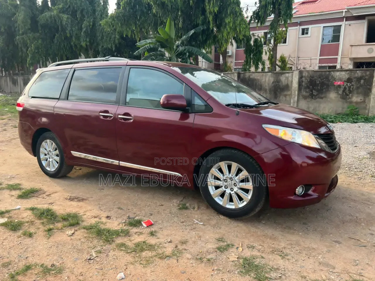 Toyota Sienna 2011 Red
