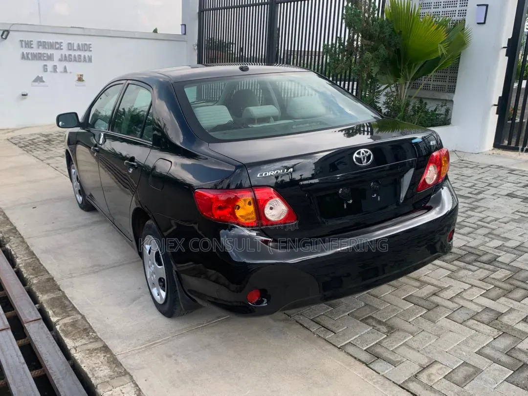 Toyota Corolla 2011 Black