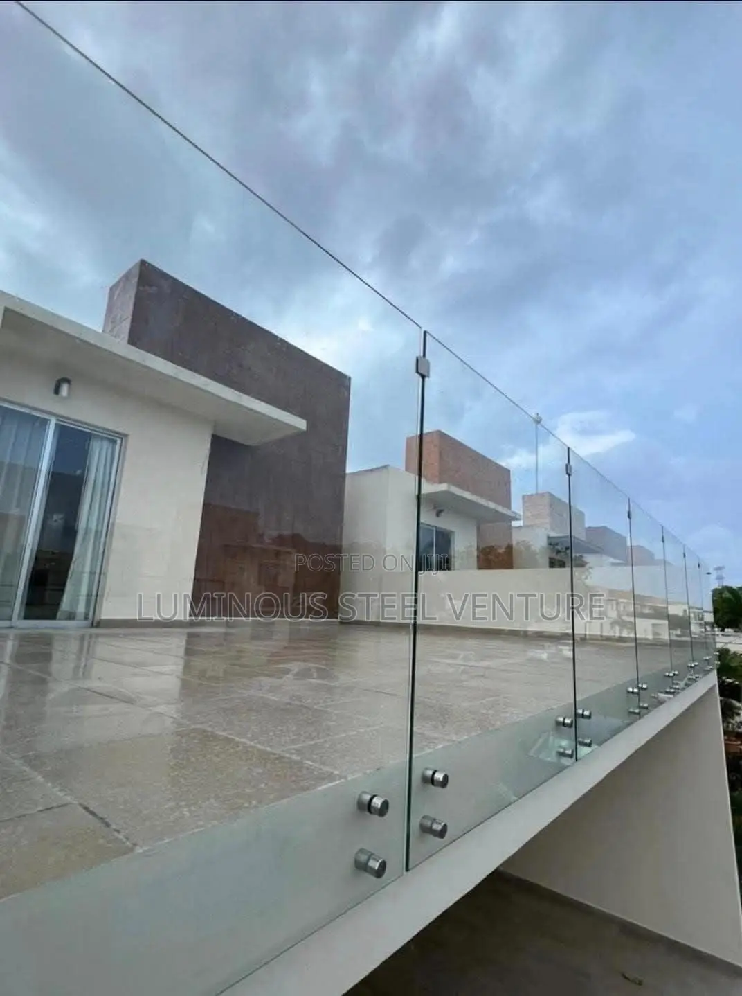 Frameless Glass Tampered 10mm Transparent Glass CNG Product Xcode