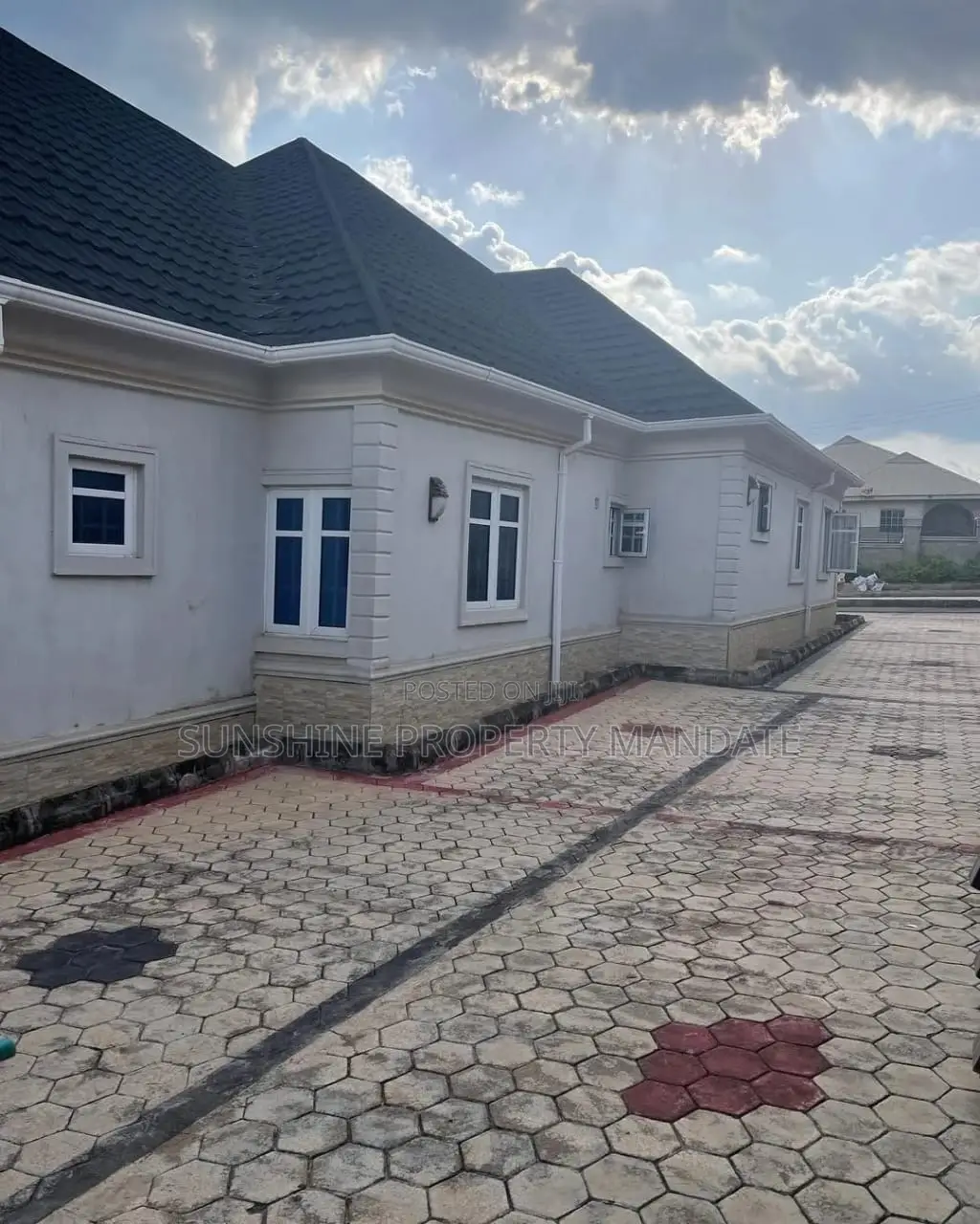 4bdrm Bungalow in Oda Road Akure for sale