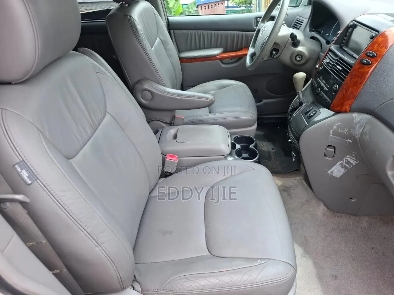 Toyota Sienna XLE 7 Passenger 2010 White