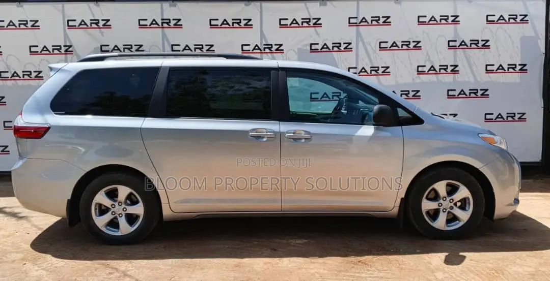 Toyota Sienna LE 7-Passenger Mobility 4dr Minivan (3.5L 6cyl 6A) 2015