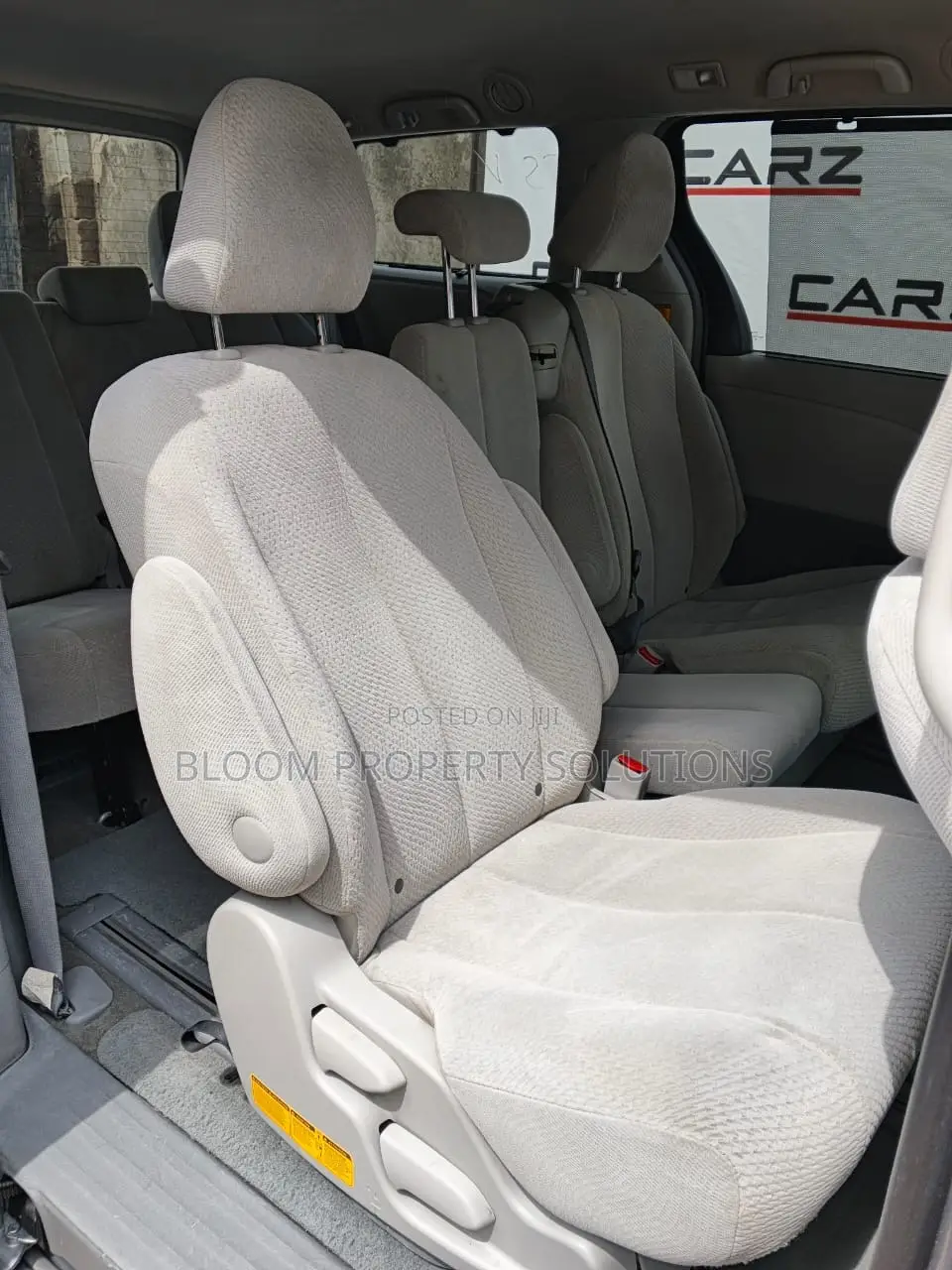 Toyota Sienna LE 7-Passenger Mobility 4dr Minivan (3.5L 6cyl 6A) 2015