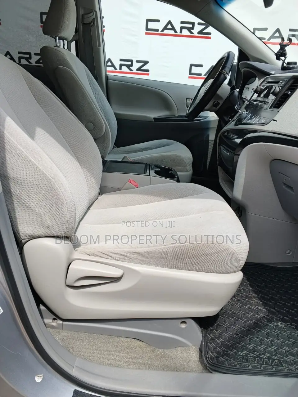 Toyota Sienna LE 7-Passenger Mobility 4dr Minivan (3.5L 6cyl 6A) 2015