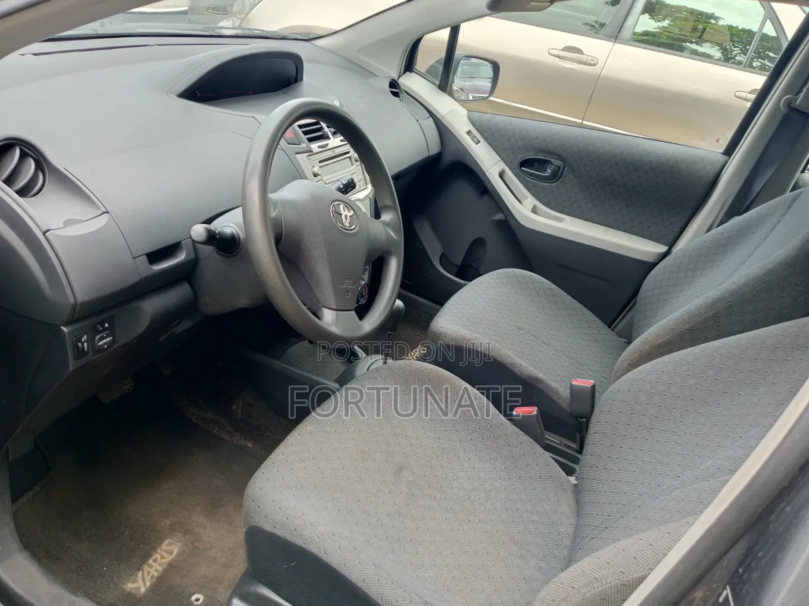 Toyota Yaris 2010 Gray
