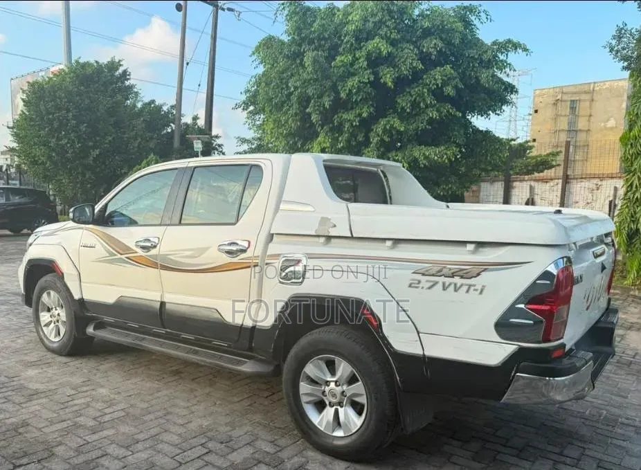Toyota Hilux 2019 White