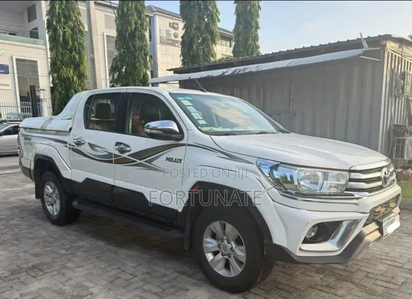 Toyota Hilux 2019 White