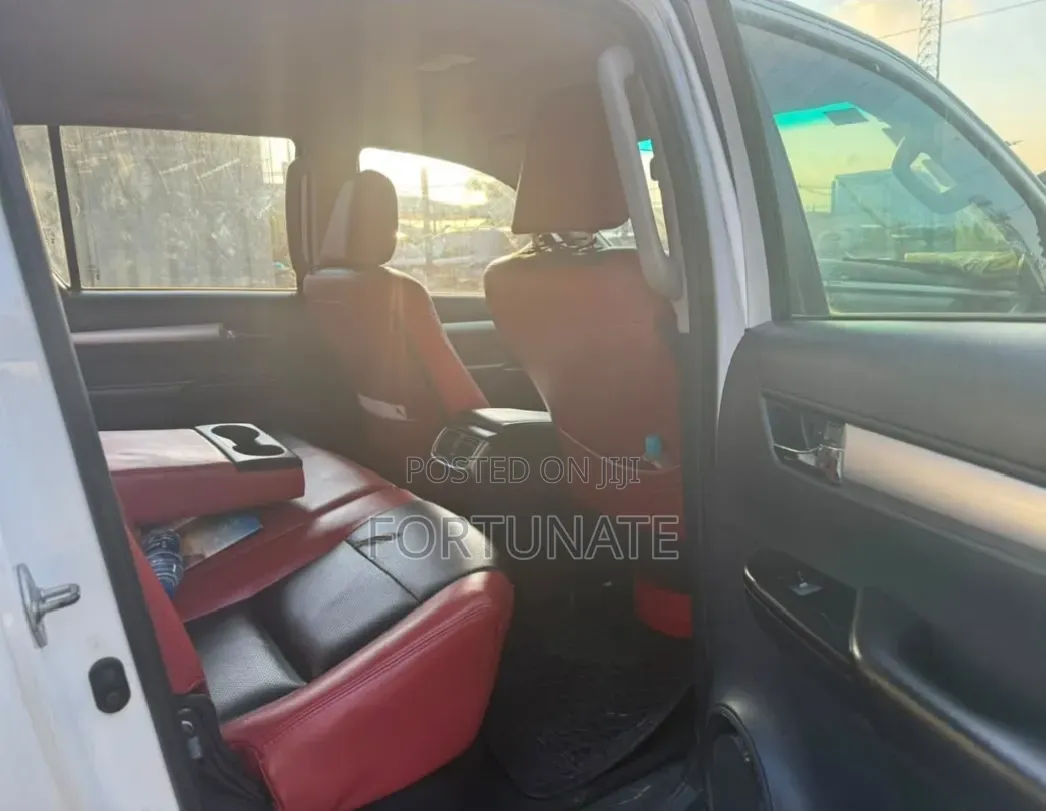 Toyota Hilux 2019 White