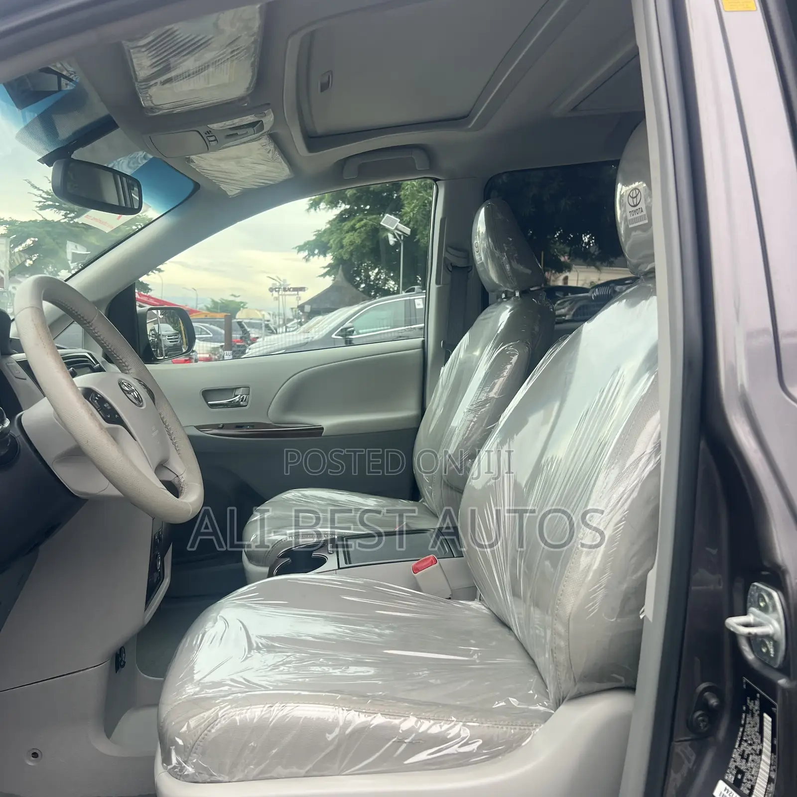 Toyota Sienna XLE 8-Passenger 4dr Minivan (3.5L 6cyl 6A) 2014 Gray