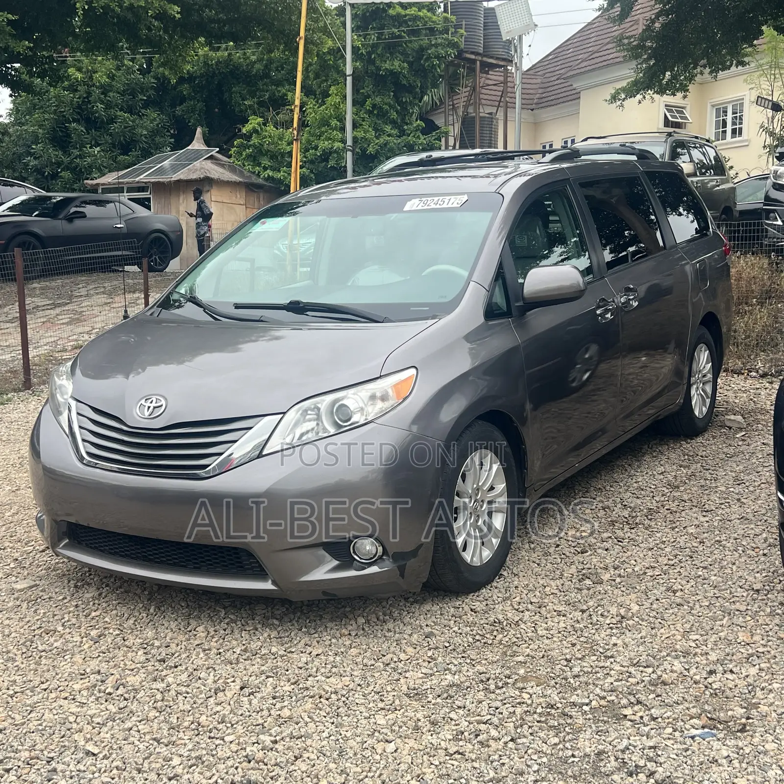 Toyota Sienna XLE 8-Passenger 4dr Minivan (3.5L 6cyl 6A) 2014 Gray