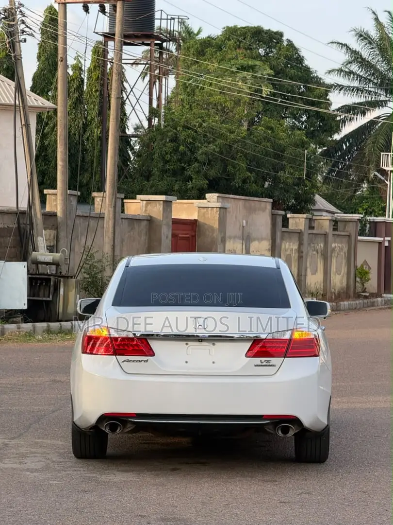 Honda Accord Touring V-6 4dr Sedan (3.5L 6cyl 6A) 2015 White