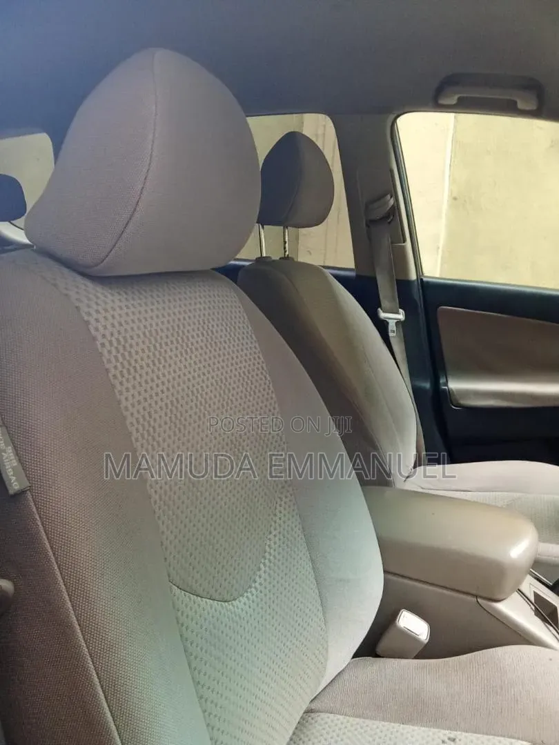Toyota RAV4 2009 Gold