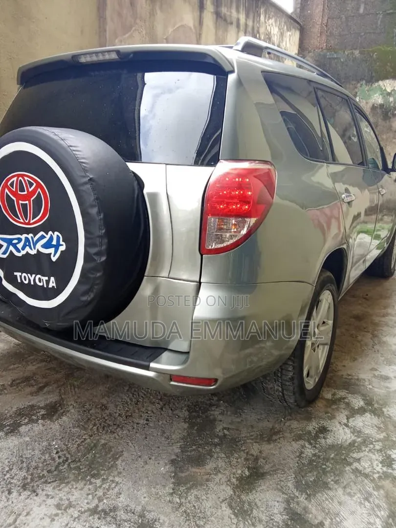 Toyota RAV4 2009 Gold