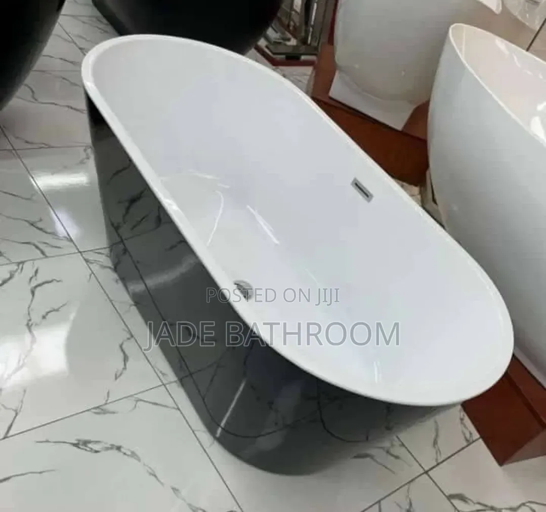 Free Standing Bathtub Black and White