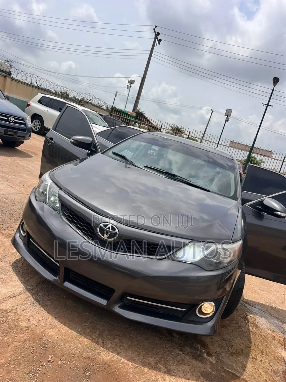 Toyota Camry SE 4dr Sedan (2.5L 4cyl 6A) 2012